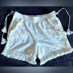 Rachel Zoe eyelet and fringe cream shorts